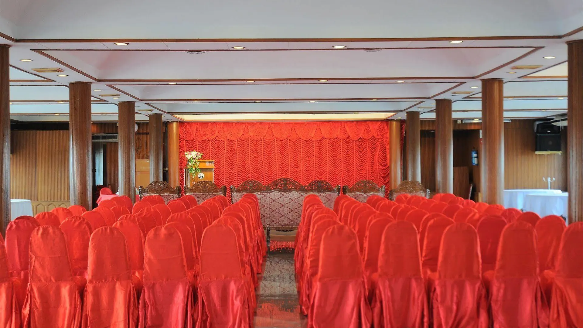 Panda Hotel Yangon 3*,