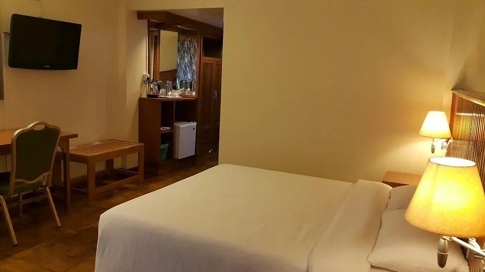 Panda Hotel Yangon 3*,